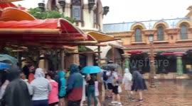 Universal Studios still full - hours before