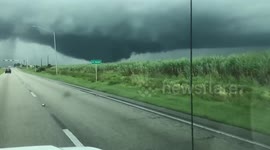 US: “It’s Starting!”: Florida Resident Captures Tornado on Video as Hurricane Milton Looms