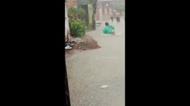 Moments when a motorbike enters a hole when it rains