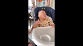 Chinese baby’s reaction leaves dad feeling awkward
