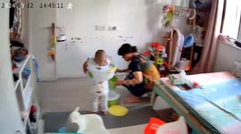 Toddler's potty cover mishap in Jiangsu, China