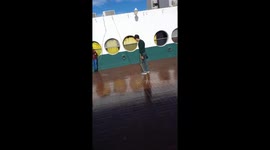Person falls in comedic wet floor incident in Buenos Aires