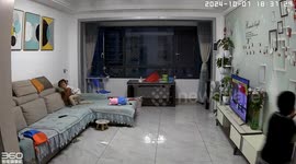 Lava lamp as ceiling light short-circuits and drops burning fire onto the ground