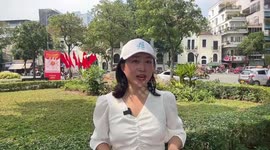 Vietnam's traditional dresses shine on streets on Hanoi's Liberation Day