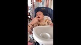 Baby’s cute reaction leaves dad feeling awkward