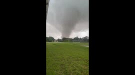Tornado strikes Wellington, Florida amid Hurricane Milton