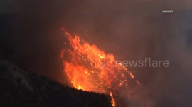 US, Los Angeles: Beaumont Rapidly Spreading Vegetation Fire