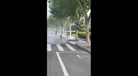 Out-of-control fire hydrant hose sprays students in China