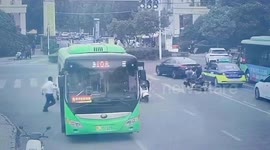 Bus driver makes heroic emergency stop to save boy choking on candy