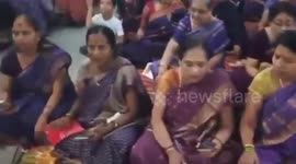 Suspected thief removes gold chain from woman's neck at temple