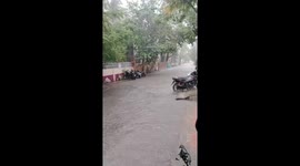Heavy rains cause flooding in Chennai