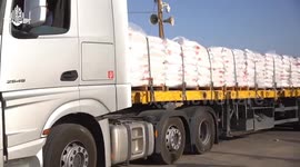 Gaza: 30 trucks entered northern Gaza through the Erez Crossing earlier