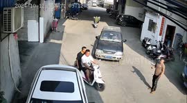 Driver who forgot handbrake gets crushed by his own lorry