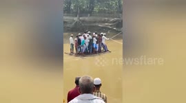 Boat made of Jugaad capsized in the river, people saved their lives by swimming in Purnia, Northern India