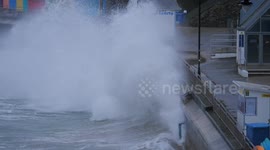 UK Weather. Storm Ashley waves batter Esplanade on West coast Britain, Towan Esplanade Newquay, Cornwall, UK