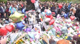 Hundreds of Liam Payne fans leave tributes to One Direction star in London park