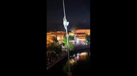 Acrobat performs Tongxiang pole-boat stunts in China