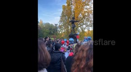 UK: Hundreds Of Fans Pay Tribute To Liam Payne In London
