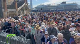 Crowds gather in front of Opera House to see King, Sydney, Australia