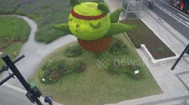 China: Giant Yoga Panda in Hangzhou