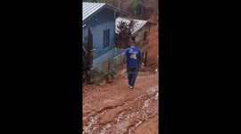 Person slips on muddy shoes after walking in rain in Tapauá, Brazil