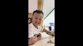 Child smiles through pain during injection in Zhejiang Province