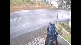 Moments of a Pile-Up Accident Involving a Pickup, Minibus, and Motorcycle in Srono Banyuwangi