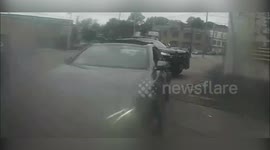US: Driver Fleeing Police Strikes Cruiser Multiple Times Before Crashing