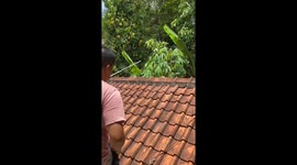 Rooftop mishap captured in Ciamis City