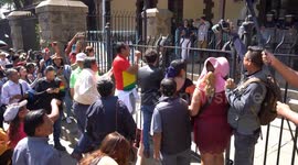 Bolivia: March of Trade Unions in Cochabamba Ends at the Governor's Office Demanding an End to Road Blockades by Evista Groups