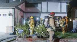 US, Los Angeles: Encino House Fire