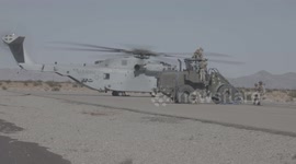 US: Marines’ King Stallion Soars with Huge Tractor in High-Stakes Drill