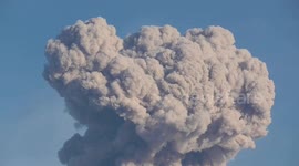 Volcanic eruption mistaken for earthquake, triggers panic in Indonesian town