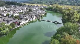 Int'l students impressed by ancient village in China's Anhui