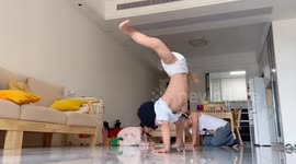 Break dancing toddler busts his moves in China