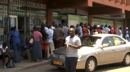 Zimbabwe: Zimbabweans frustrated over cash shortages as banks prioritize corporates
