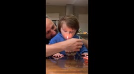 Grandfather quickly saves grandson from candle mishap in Buenos Aires, Argentina