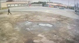 Lorry overturns at high speed and scatters load all over street before driving off