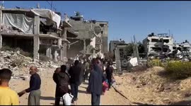 Gaza Strip: Hundreds of Palestinian families flee from Beit Lahia with nowhere to go, following Israeli bombing in the northern Gaza Strip