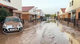 Spain floods: Valencia death toll mounts as EU offers help