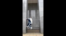 Parkour in Brussels with wall jumps inspired by Super Mario