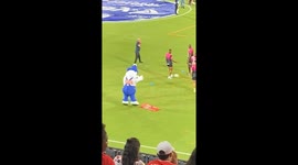 Mascot fails flip on the field in Cali, Colombia