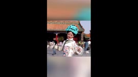 Chinese father makes royal style headdress for daughter