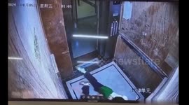 Heroic Security Guard Stops Violent Attack in Haikou Elevator Incident