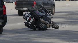 US, Los Angeles: Mission Hills Police Motorcycle Down on 118 Freeway