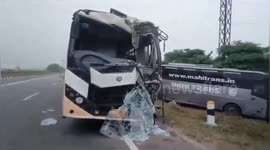 Bus travelling in India crashes injuring 30 passengers