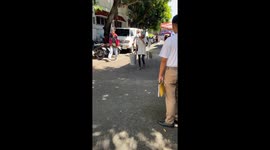 Vendor amuses with singing call for taho in Metro Manila