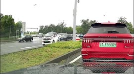Car skids across road and circles back to lane in Yunnan, China