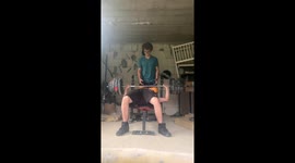 Spotter saves lifter from serious injury during weightlifting in Poland