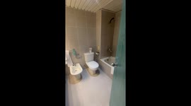 Bathroom ceiling moves when door opens in Tenerife
